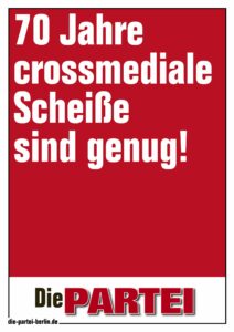 PARTEI-Plakat. Roter Hintergrund mit weißer Schrift: "70 Jahre crossmediale Scheiße sind genug!"
